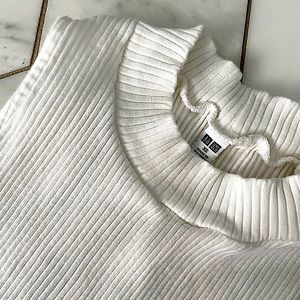 Uni Qlo Ribbed Mock Neck Sleeveless Cropped Top